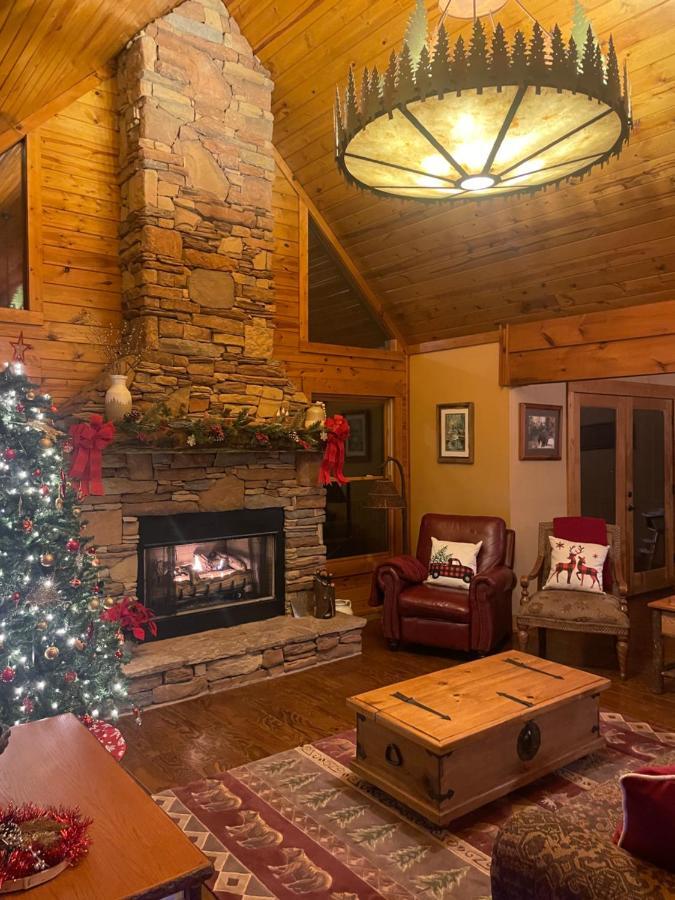 Cozy Creekfront Family Cabin-Pet Friendly -Gamerm-Hot Tub Hiawassee Exterior photo