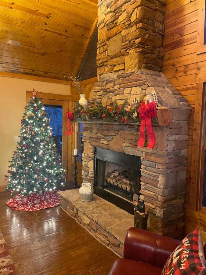 Cozy Creekfront Family Cabin-Pet Friendly -Gamerm-Hot Tub Hiawassee Exterior photo