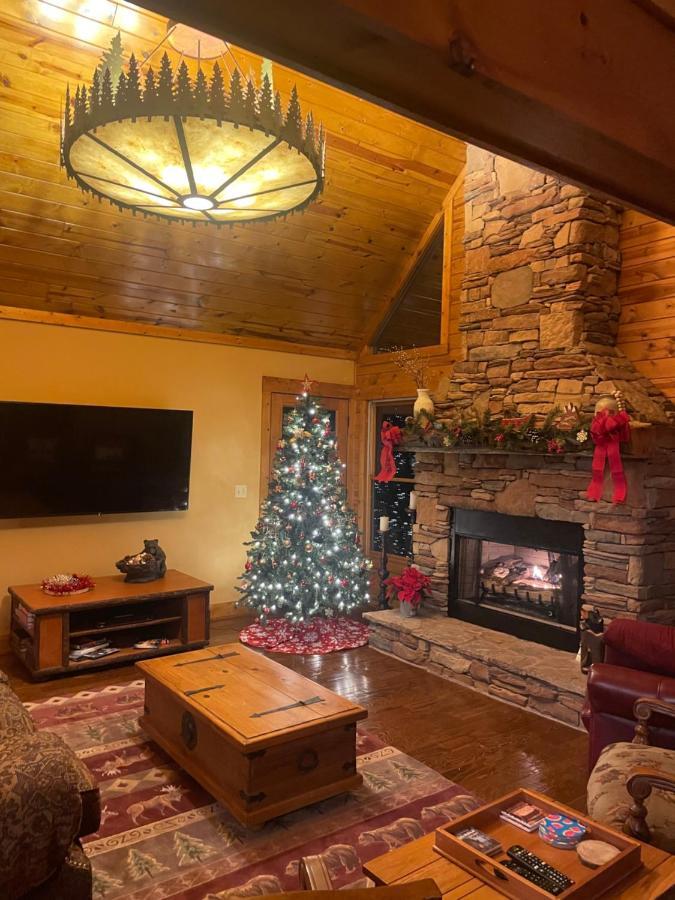 Cozy Creekfront Family Cabin-Pet Friendly -Gamerm-Hot Tub Hiawassee Exterior photo