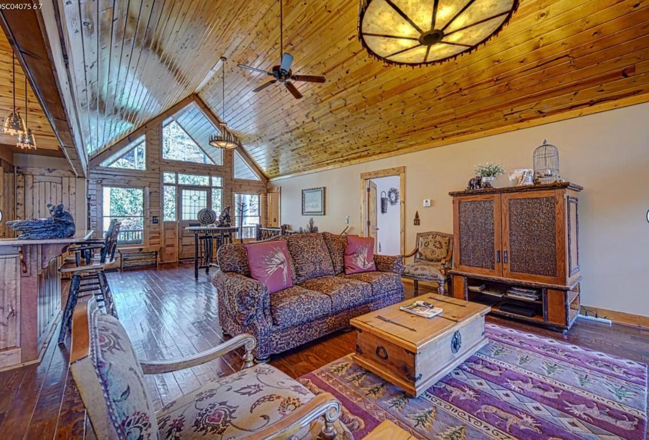 Cozy Creekfront Family Cabin-Pet Friendly -Gamerm-Hot Tub Hiawassee Exterior photo