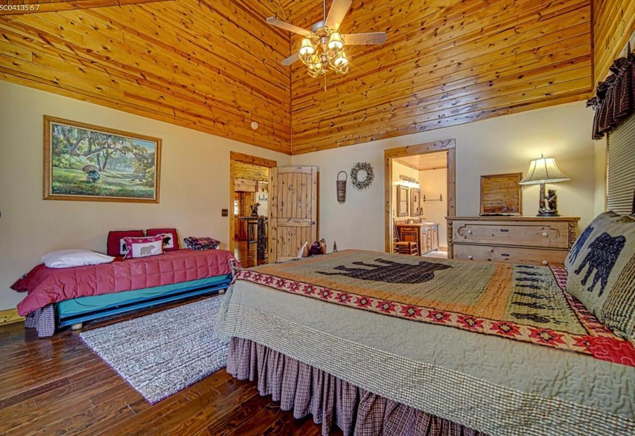 Cozy Creekfront Family Cabin-Pet Friendly -Gamerm-Hot Tub Hiawassee Exterior photo