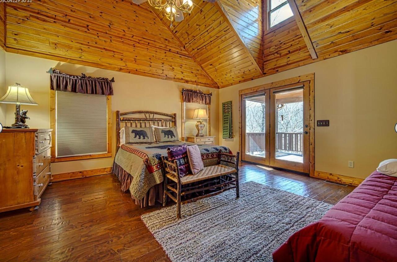 Cozy Creekfront Family Cabin-Pet Friendly -Gamerm-Hot Tub Hiawassee Exterior photo