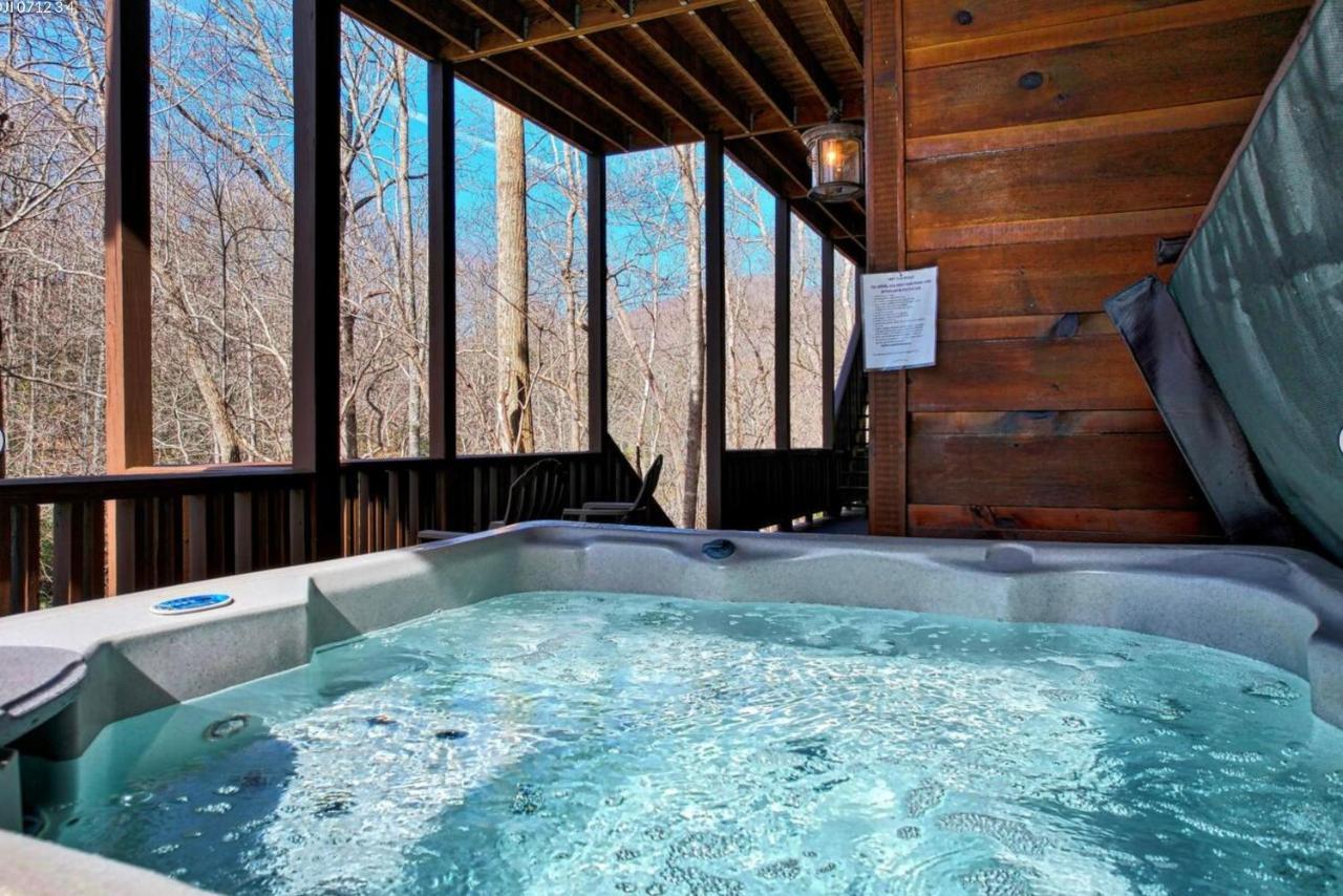Cozy Creekfront Family Cabin-Pet Friendly -Gamerm-Hot Tub Hiawassee Exterior photo